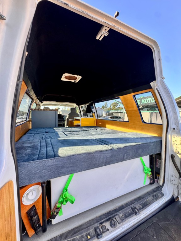 2009 Ford Econoline Image 16