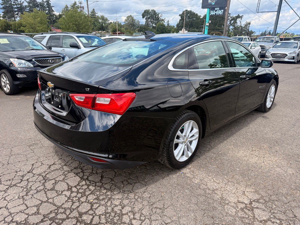 2017 Chevrolet Malibu Image 3