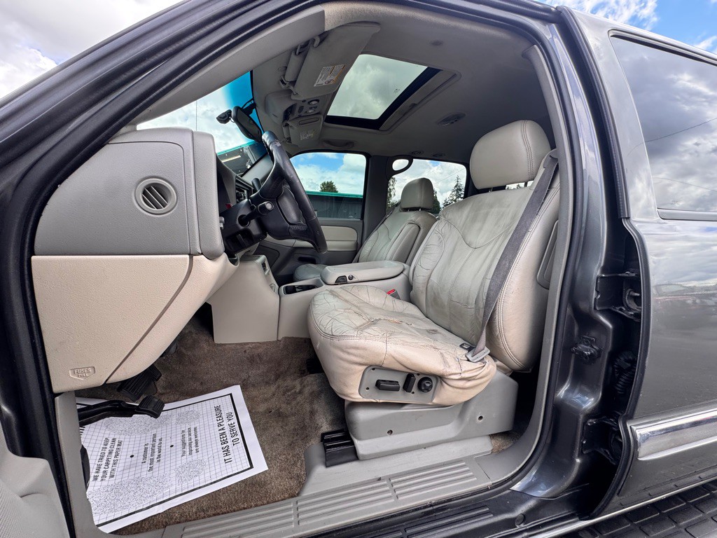 2002 GMC Yukon Image 8