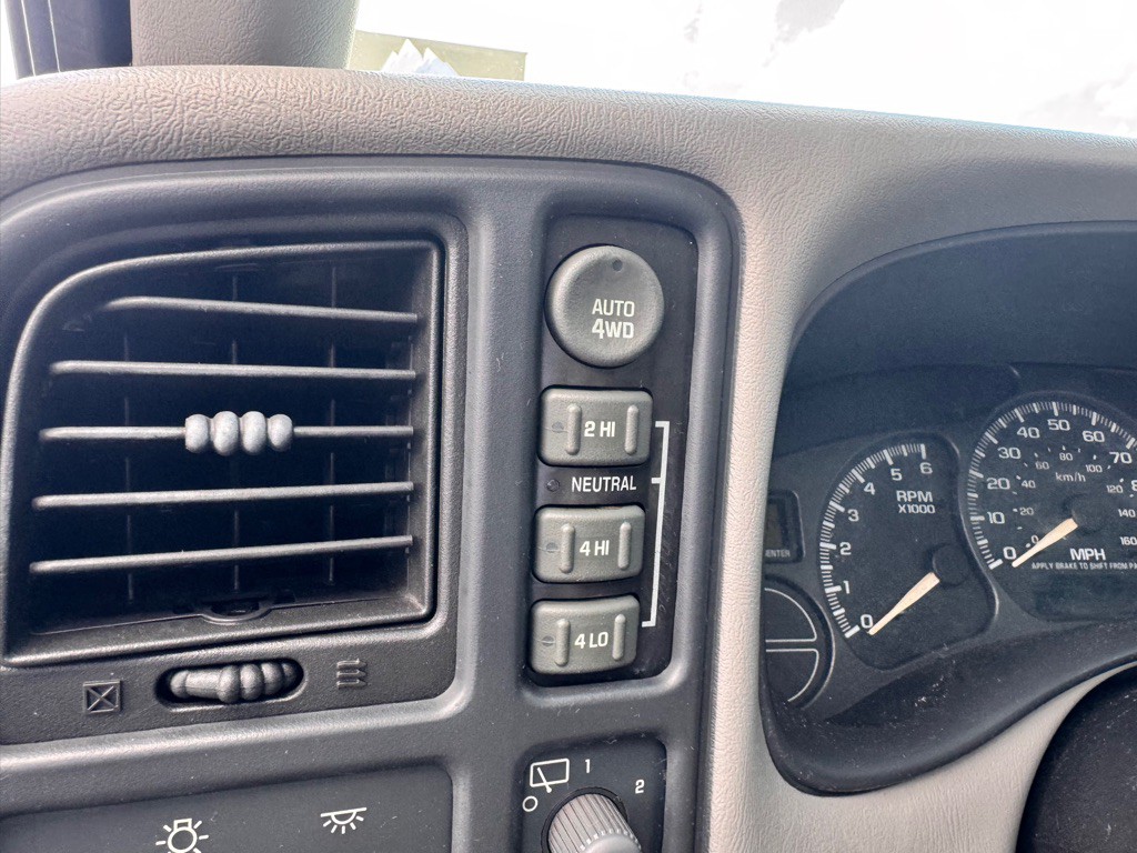 2002 GMC Yukon Image 10