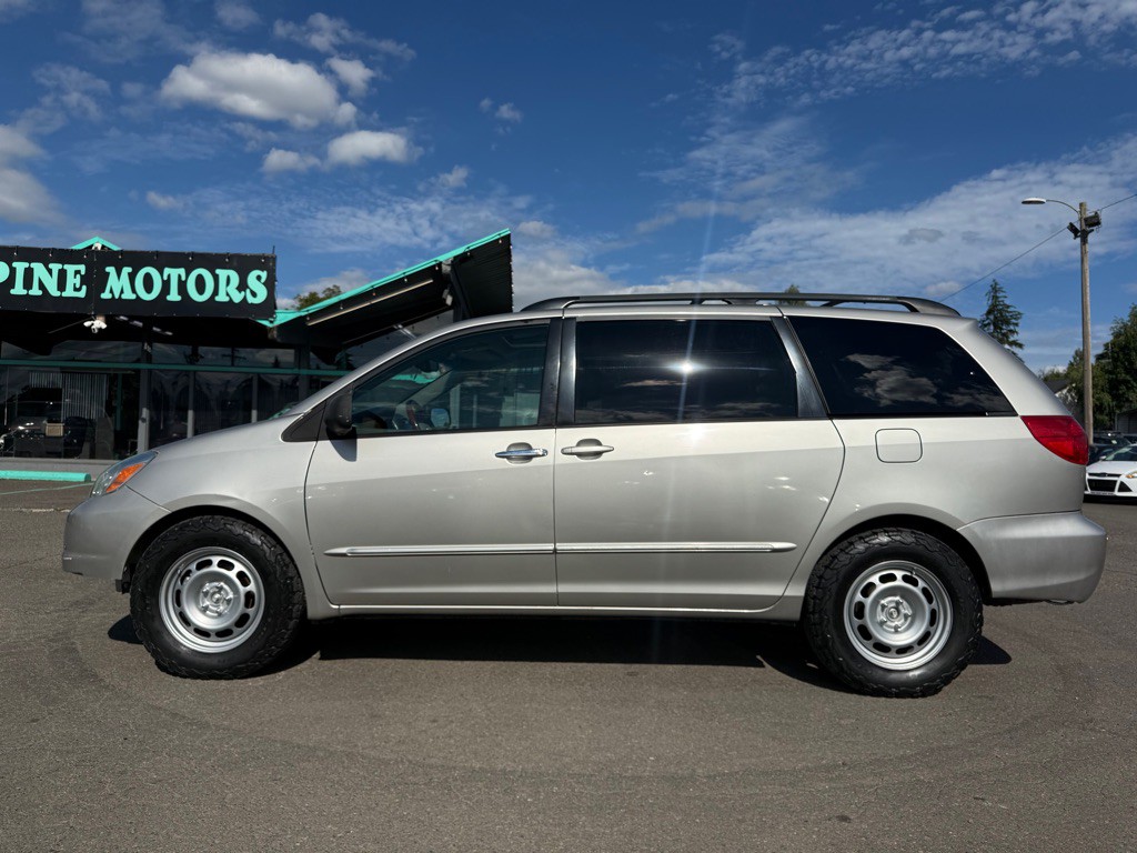 2005 Toyota Sienna Image 2