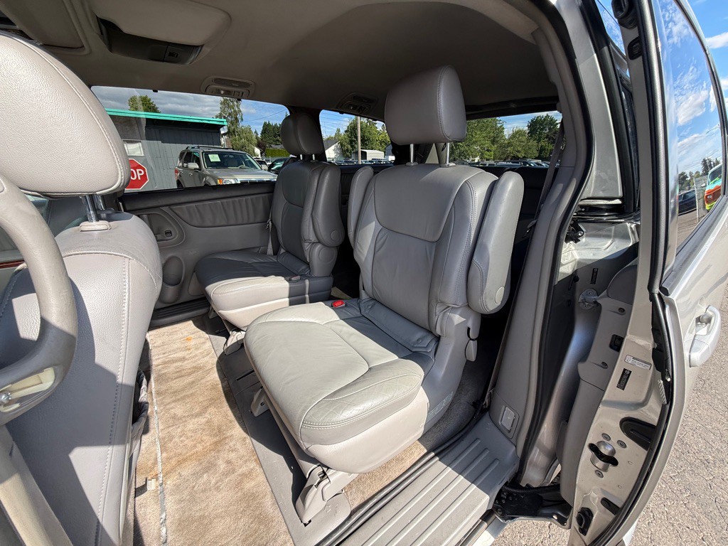 2005 Toyota Sienna Image 12