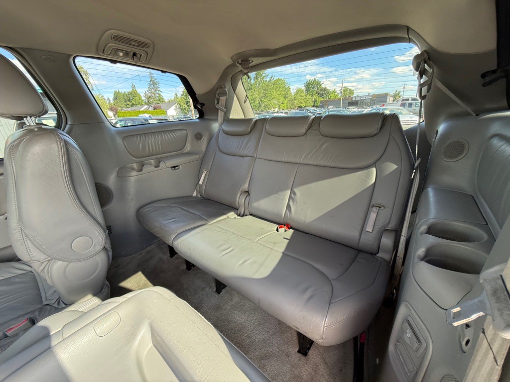 2005 Toyota Sienna Image 13