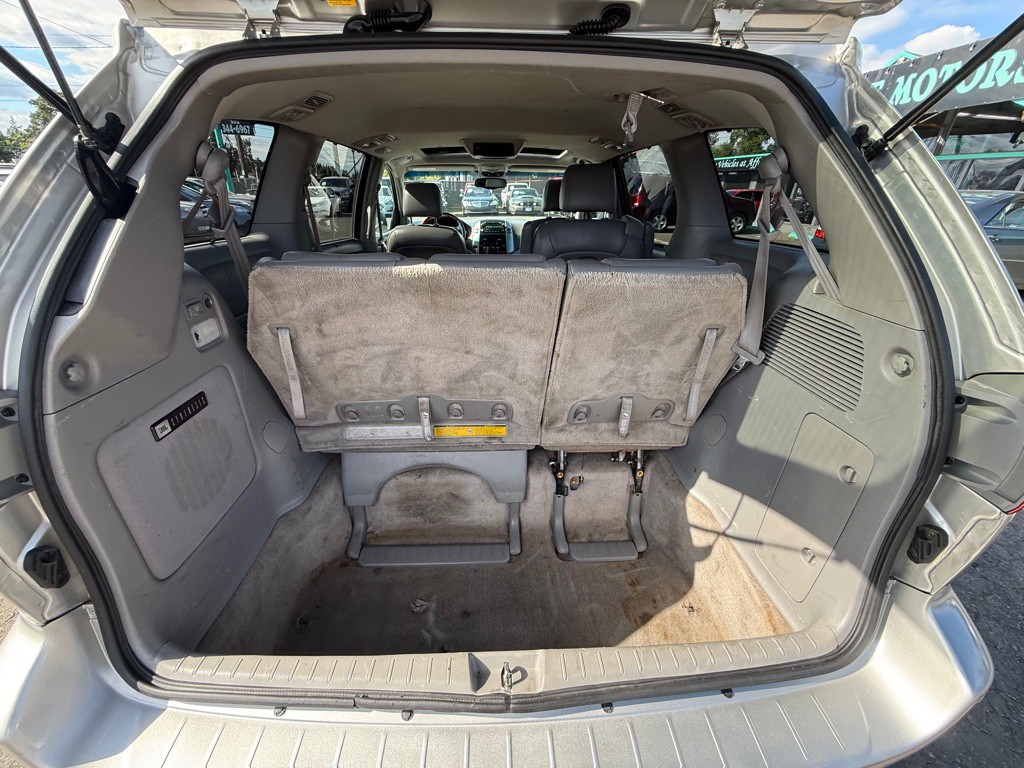 2005 Toyota Sienna Image 14