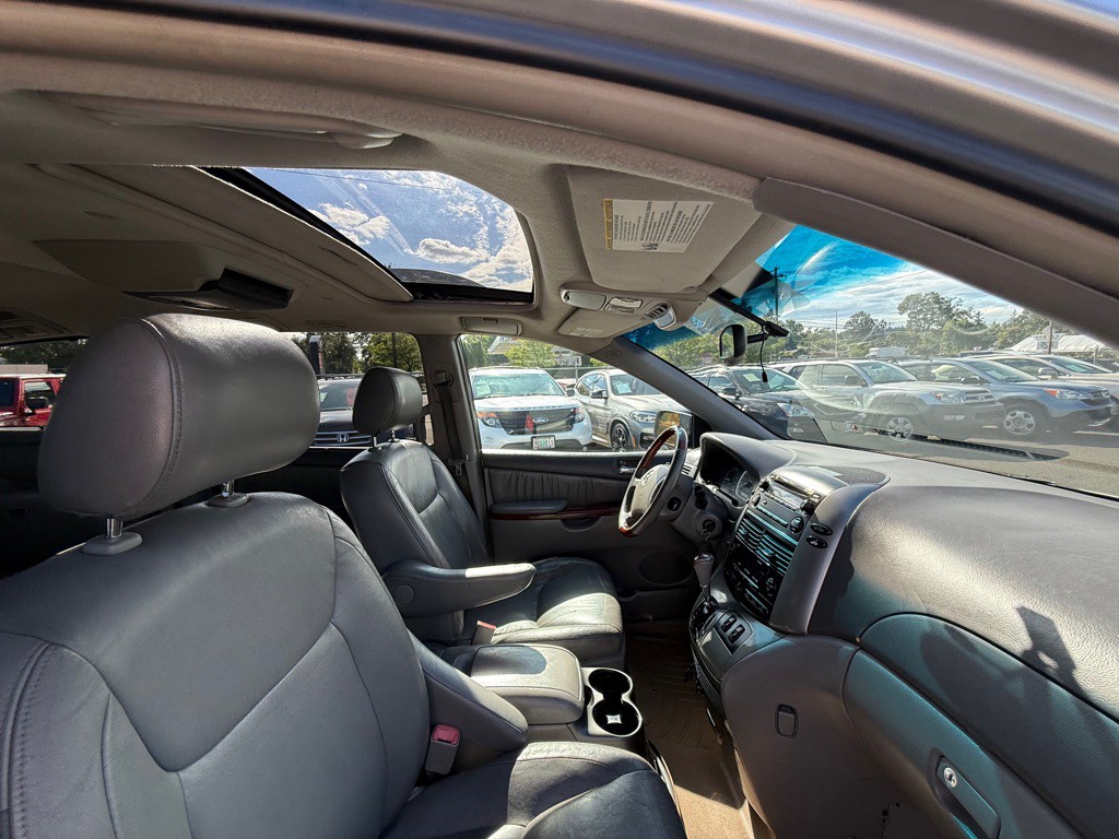 2005 Toyota Sienna Image 18