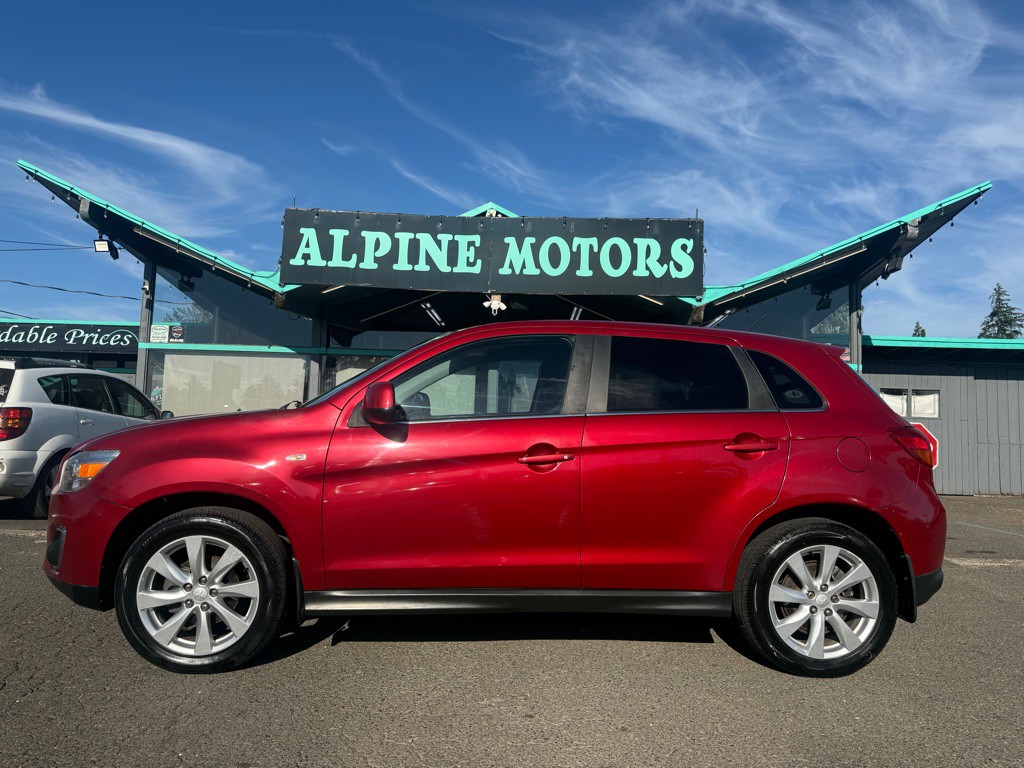 2014 Mitsubishi Outlander Image 2