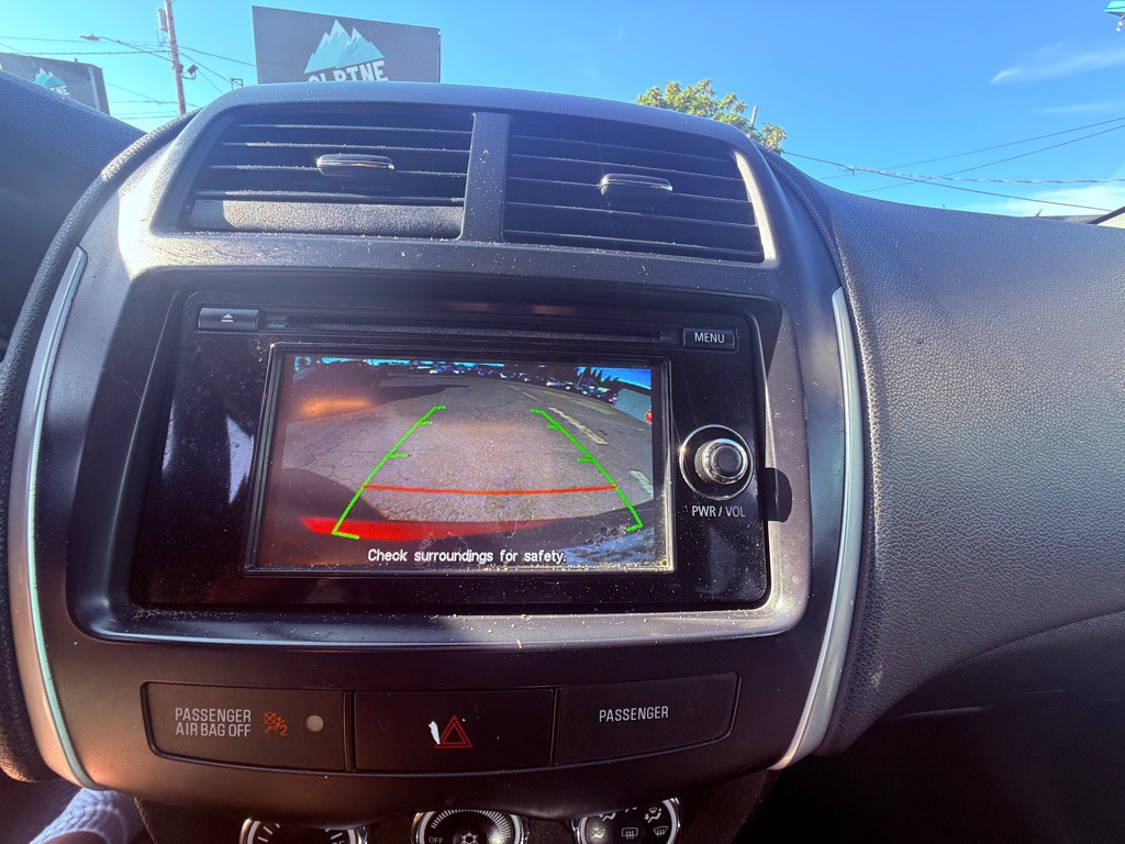 2014 Mitsubishi Outlander Image 11