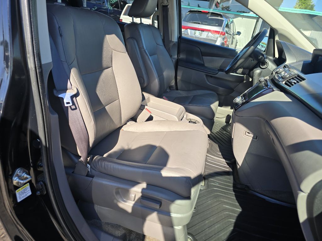 2015 Honda Odyssey Image 11