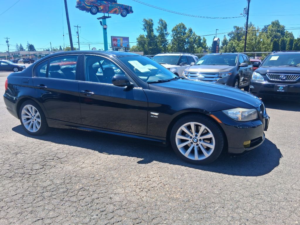 2011 BMW 3 Series Image 3