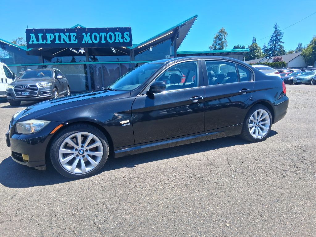 2011 BMW 3 Series Image 4