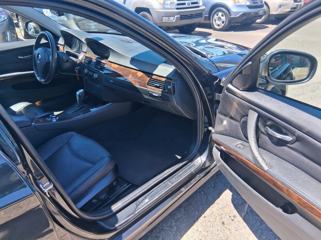 2011 BMW 3 Series Image 9