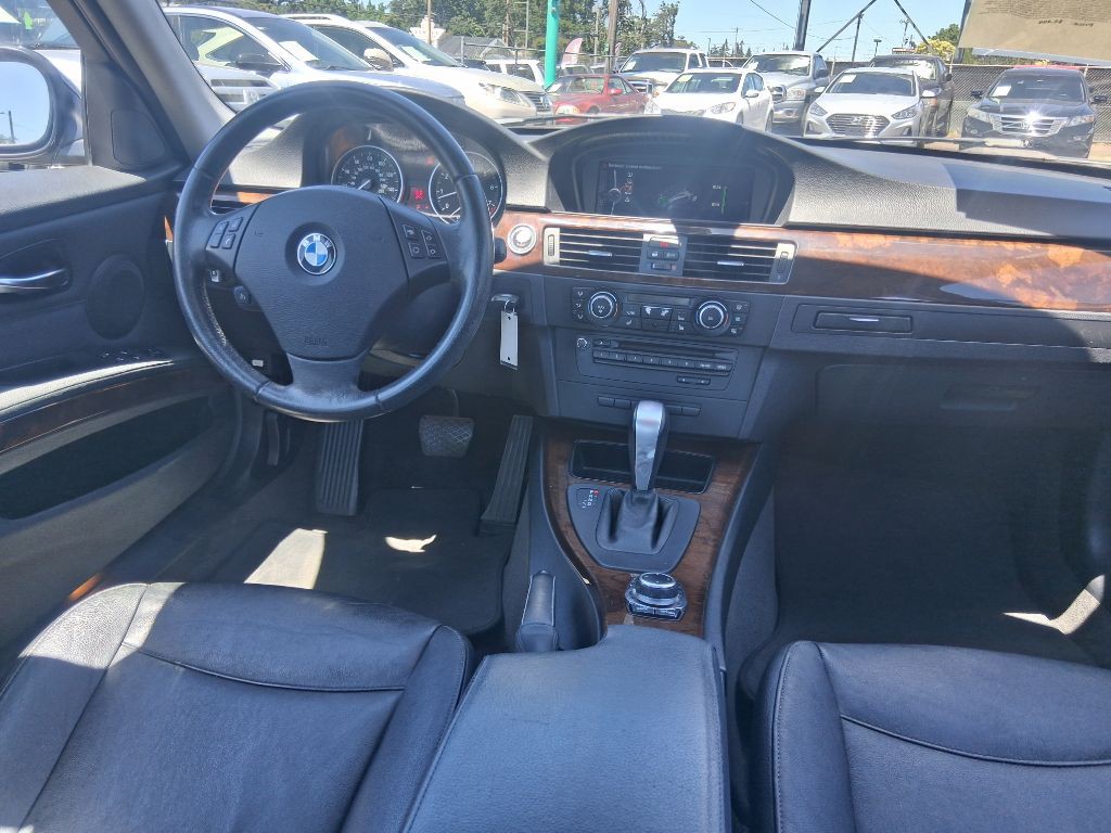 2011 BMW 3 Series Image 10