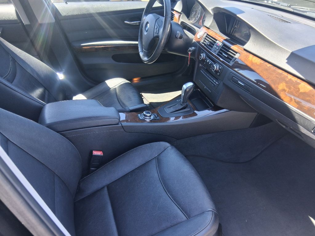 2011 BMW 3 Series Image 13