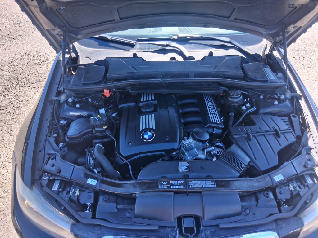 2011 BMW 3 Series Image 14
