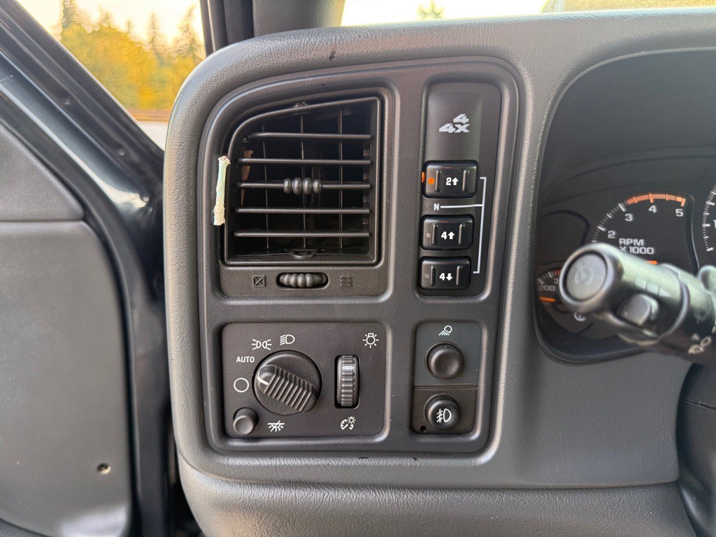 2004 Chevrolet Silverado 1500 Image 6