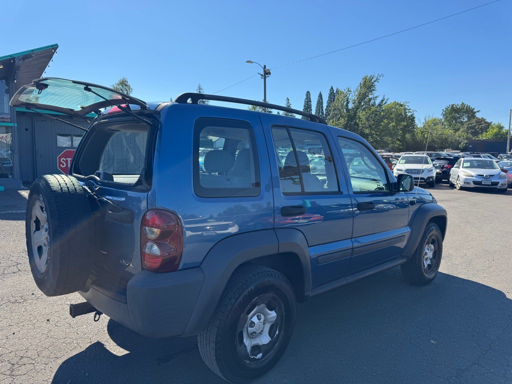 2006 Jeep Liberty Image 4