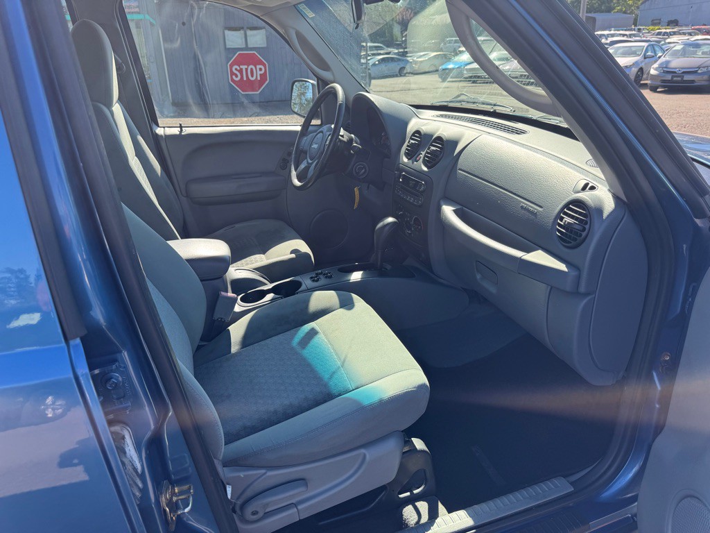 2006 Jeep Liberty Image 11