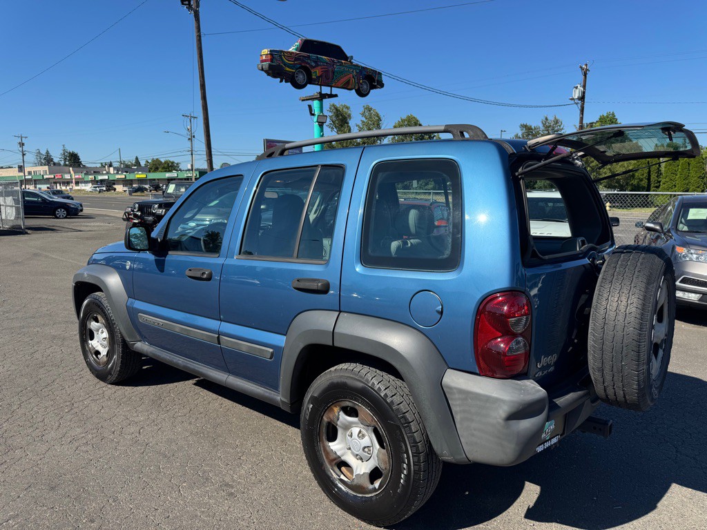 2006 Jeep Liberty Image 13