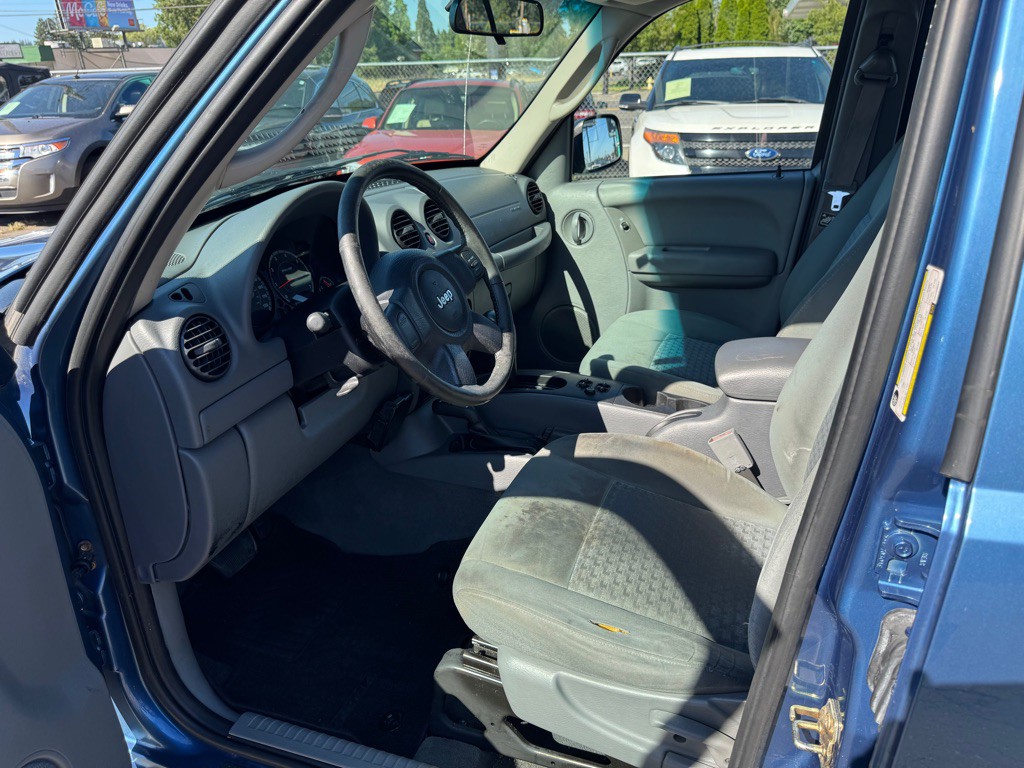 2006 Jeep Liberty Image 18