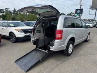 Image for 2010 Chrysler Town & Country Handicap ID: 7551355