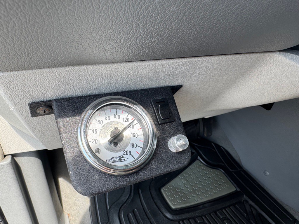 2010 Chrysler Town & Country Image 17