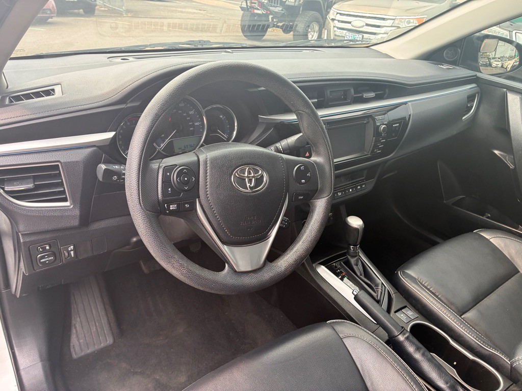 2015 Toyota Corolla Image 9