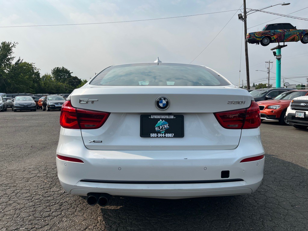 2017 BMW 3 Series Image 3