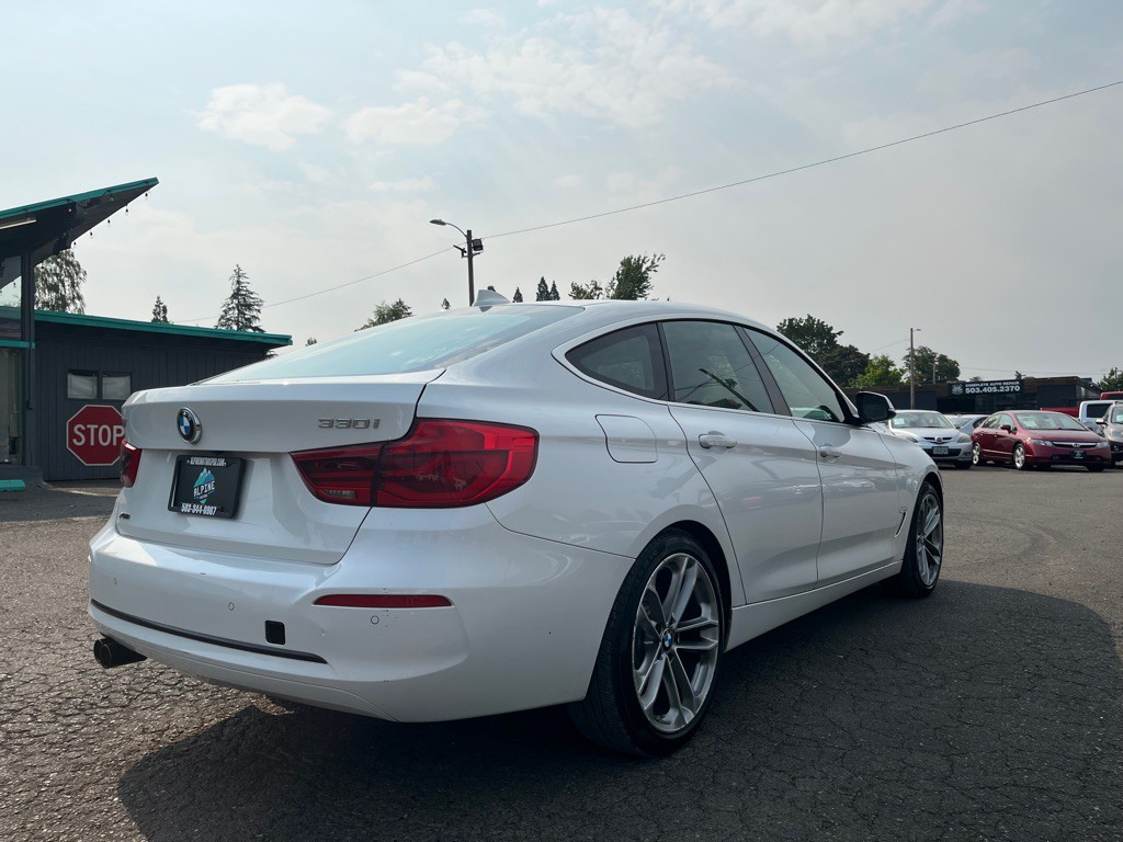 2017 BMW 3 Series Image 4