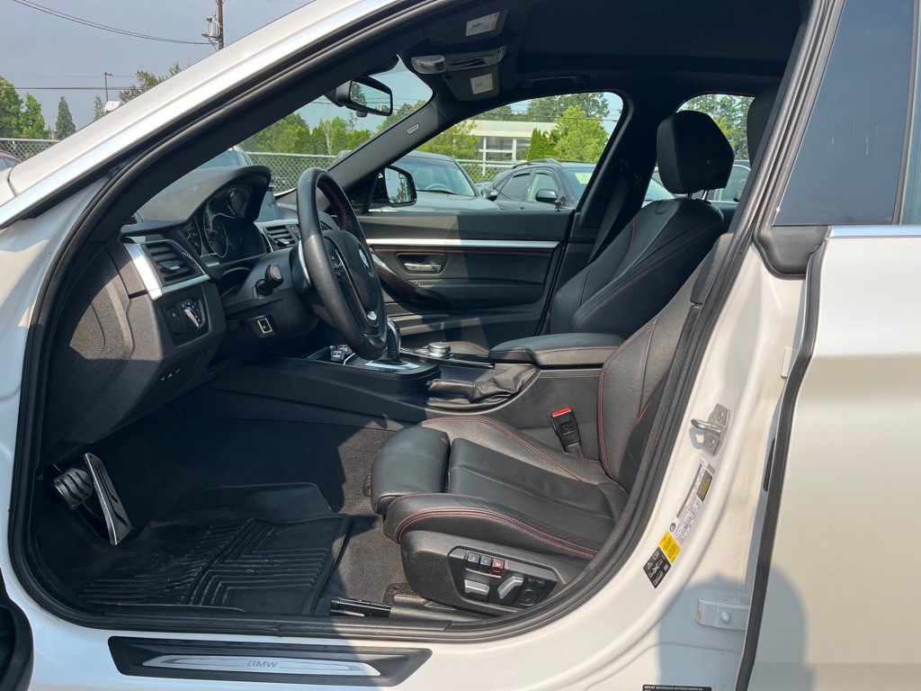 2017 BMW 3 Series Image 7
