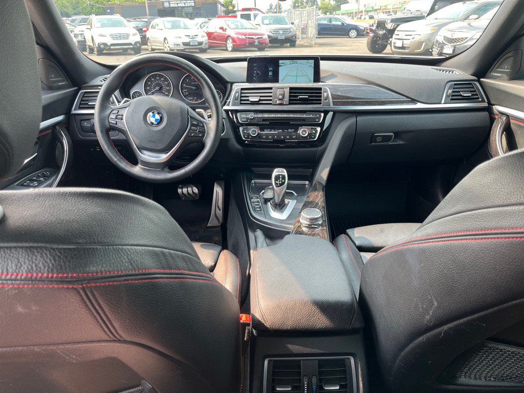 2017 BMW 3 Series Image 10