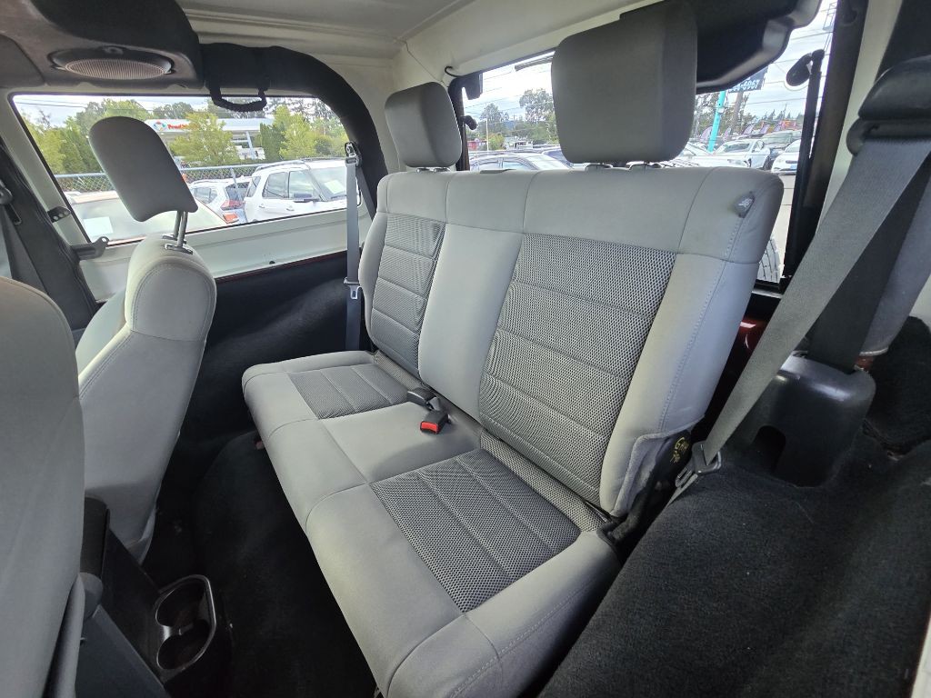 2010 Jeep Wrangler Image 13