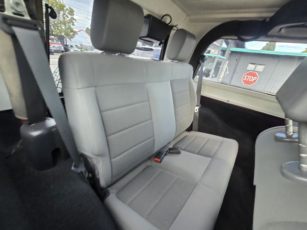 2010 Jeep Wrangler Image 14