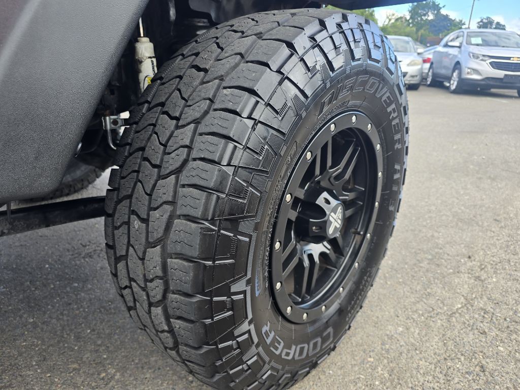 2010 Jeep Wrangler Image 16