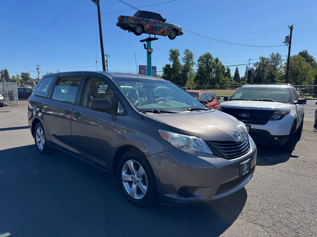 2013 Toyota Sienna Image 6