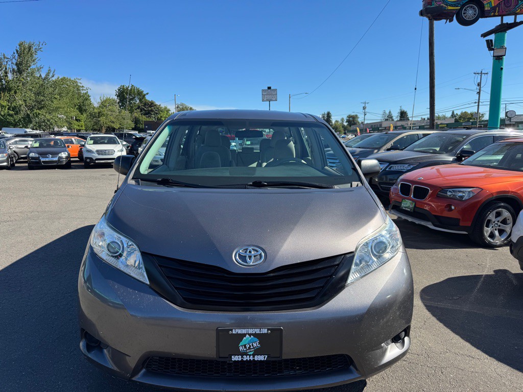 2013 Toyota Sienna Image 7