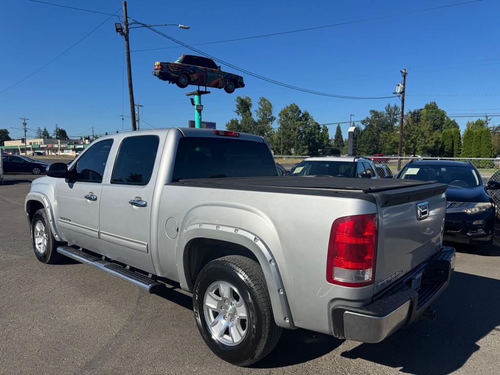 2010 GMC Sierra Image 2