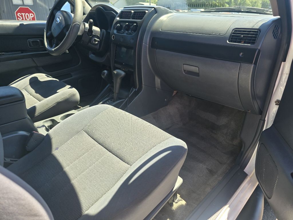 2002 Nissan Frontier Image 12