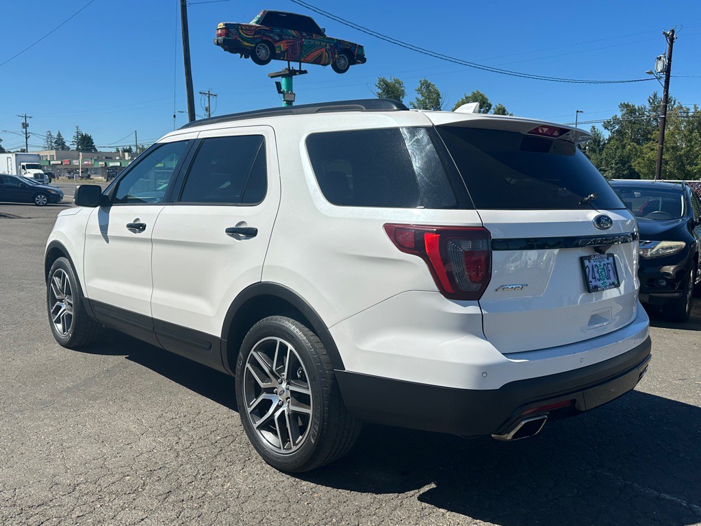 2016 Ford Explorer Image 2