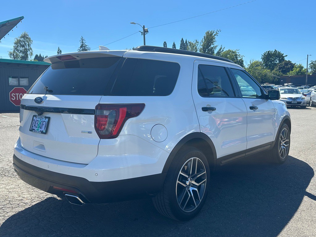 2016 Ford Explorer Image 4
