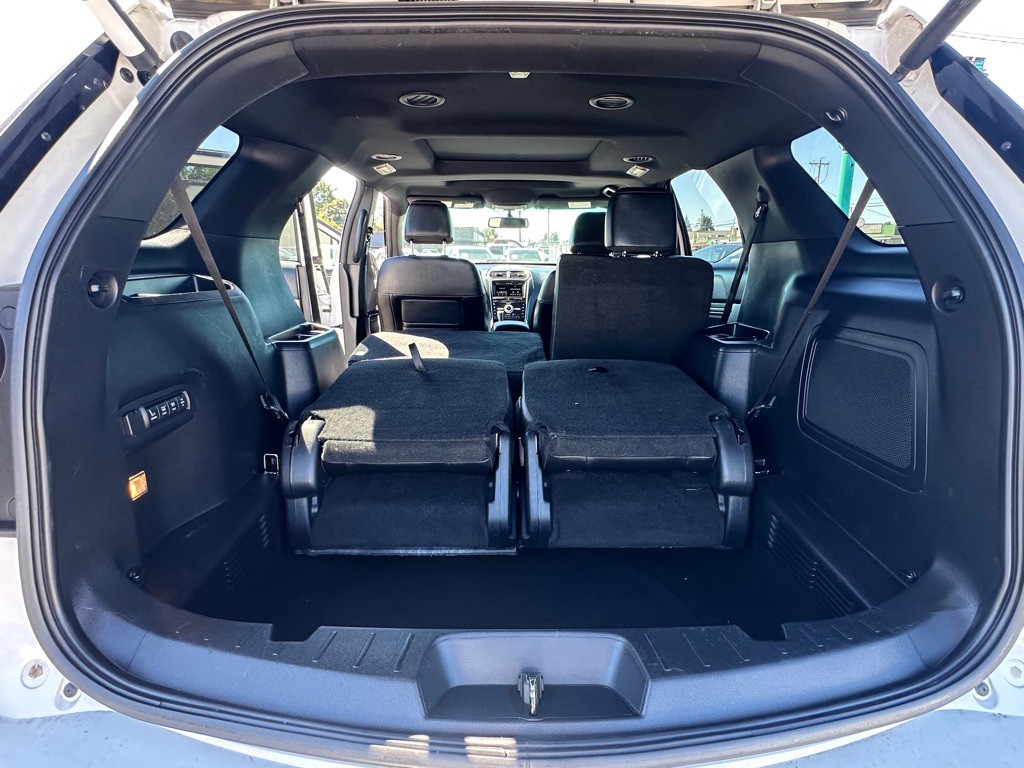 2016 Ford Explorer Image 11