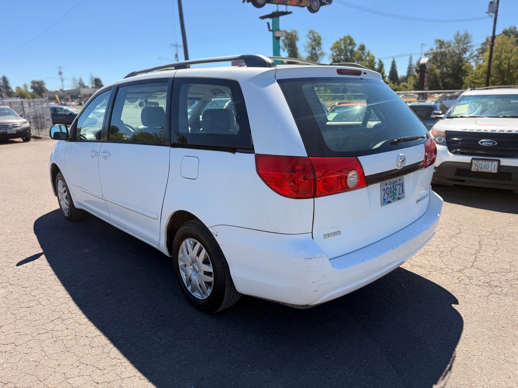 2006 Toyota Sienna Image 2