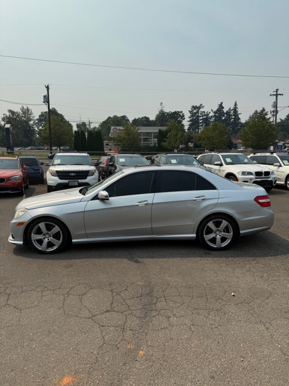 2010 Mercedes-Benz E-Class Image 3