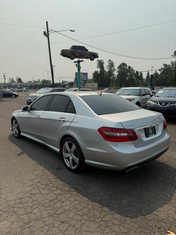 2010 Mercedes-Benz E-Class Image 4