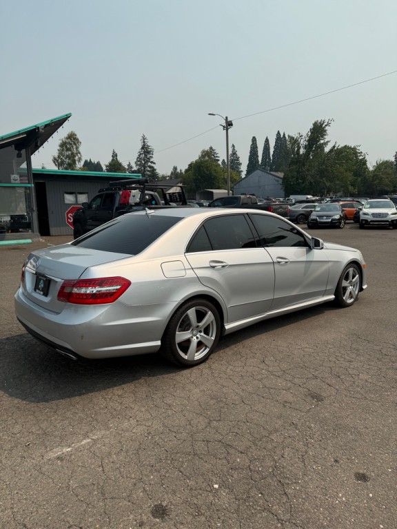 2010 Mercedes-Benz E-Class Image 6