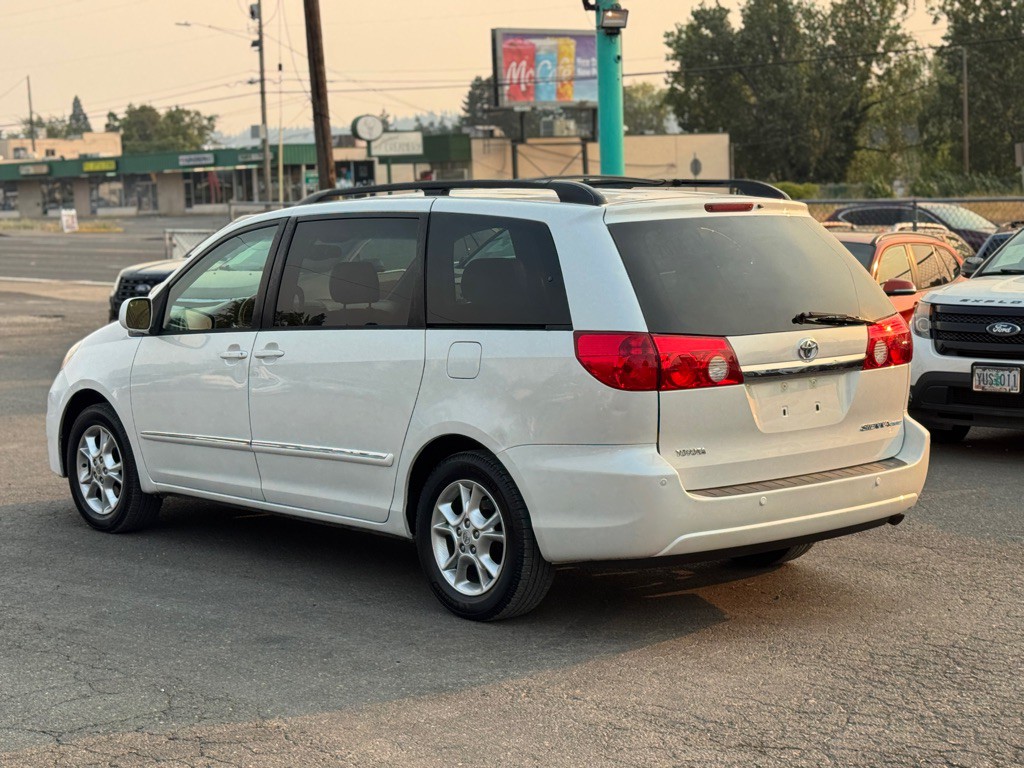 2006 Toyota Sienna Image 2