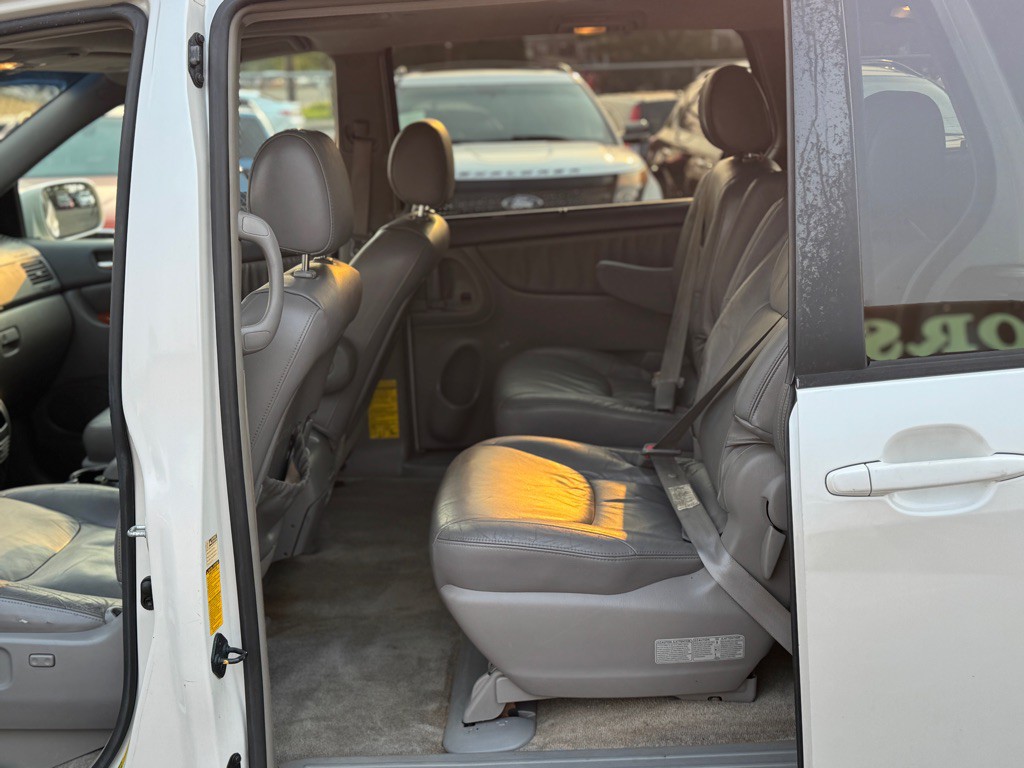 2006 Toyota Sienna Image 9