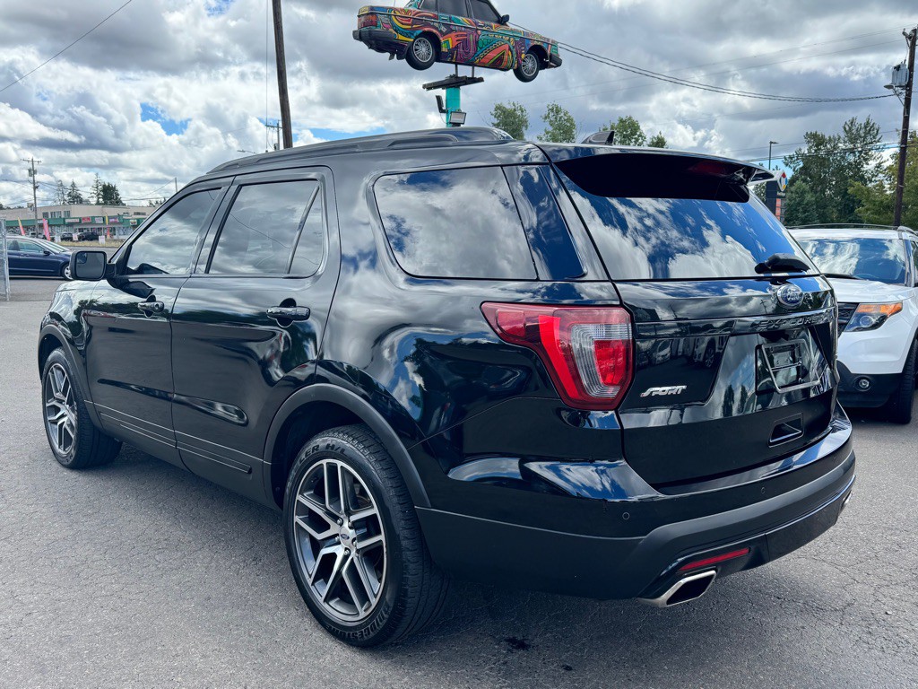 2016 Ford Explorer Image 2