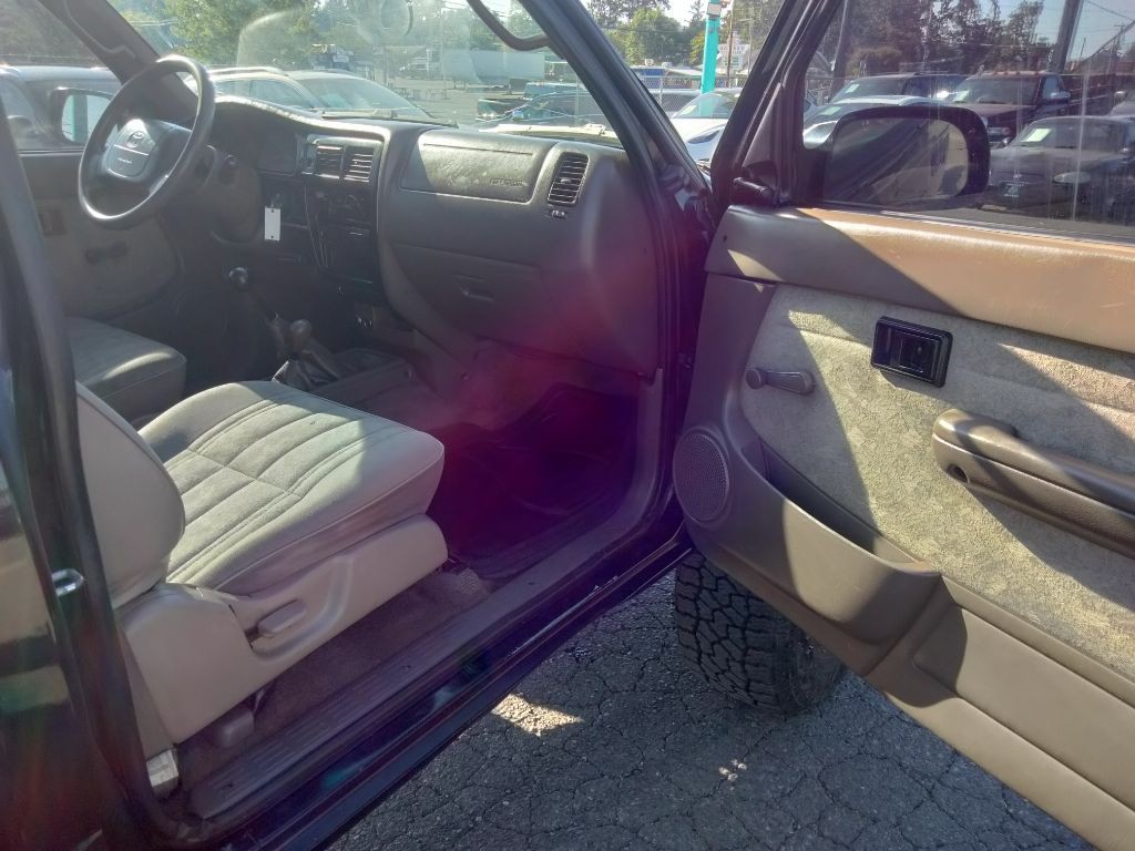 2000 Toyota Tacoma Image 8