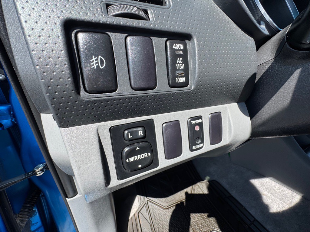 2005 Toyota Tacoma Image 12