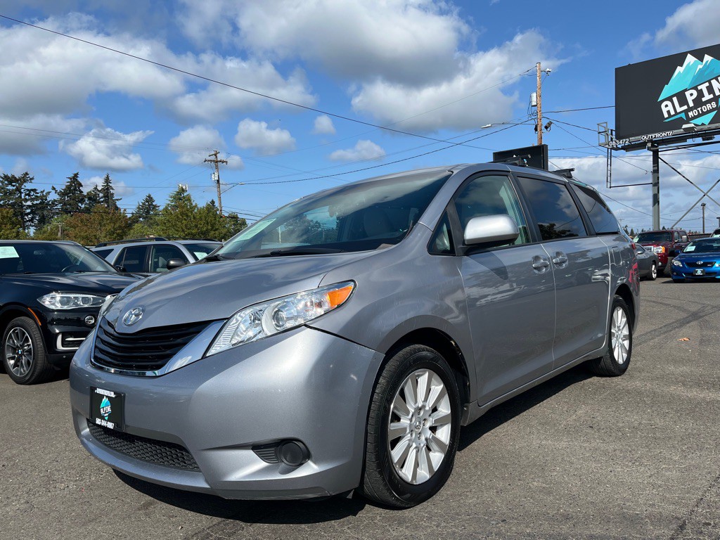2012 Toyota Sienna Image 1